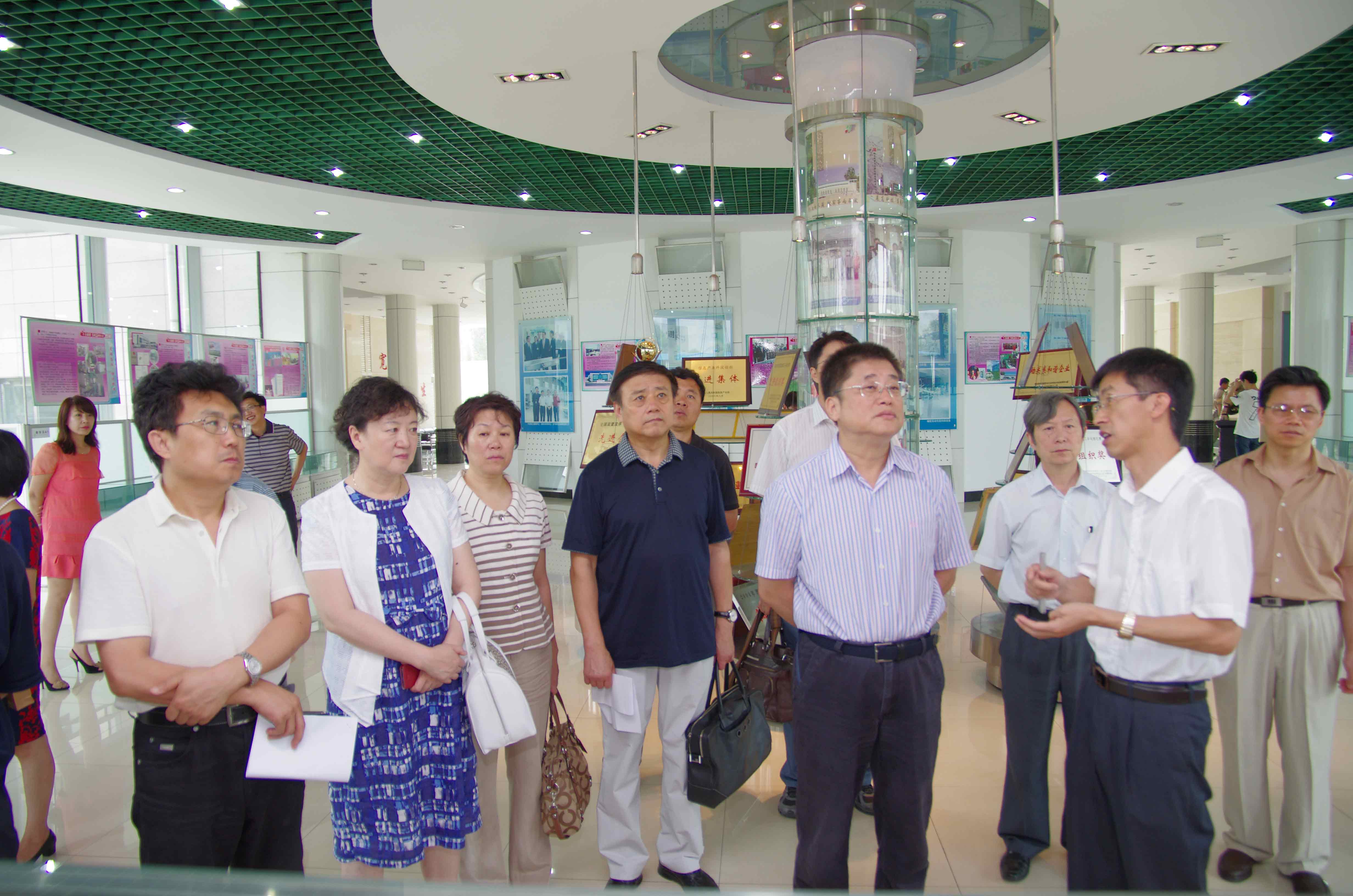 8ded1bbb-9682-4818-a20b-5ec95f103d5e